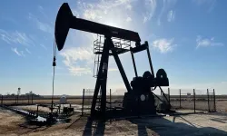 Orta Doğu gerilimi petrolü sıçrattı: WTI 80 doların, Brent 85 doların üzerine çıktı