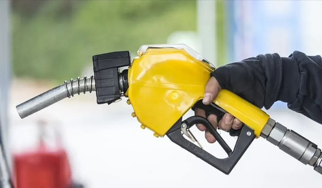 Akaryakıta bu gece dev zam bekleniyor!