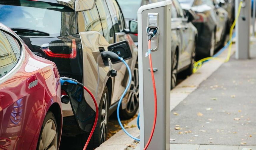 Elektrikli Araçta 2025 Rekoru: 20,7 Milyon Satışa Ulaşıldı